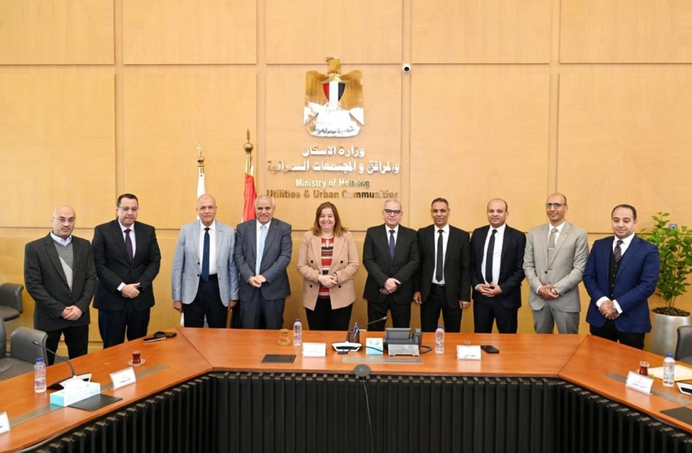 توقيع عقد تخصيص أرض بين المجتمعات العمرانية و صندوق الإسكان الاجتماعي لإقامة مشروع عمراني متكامل 