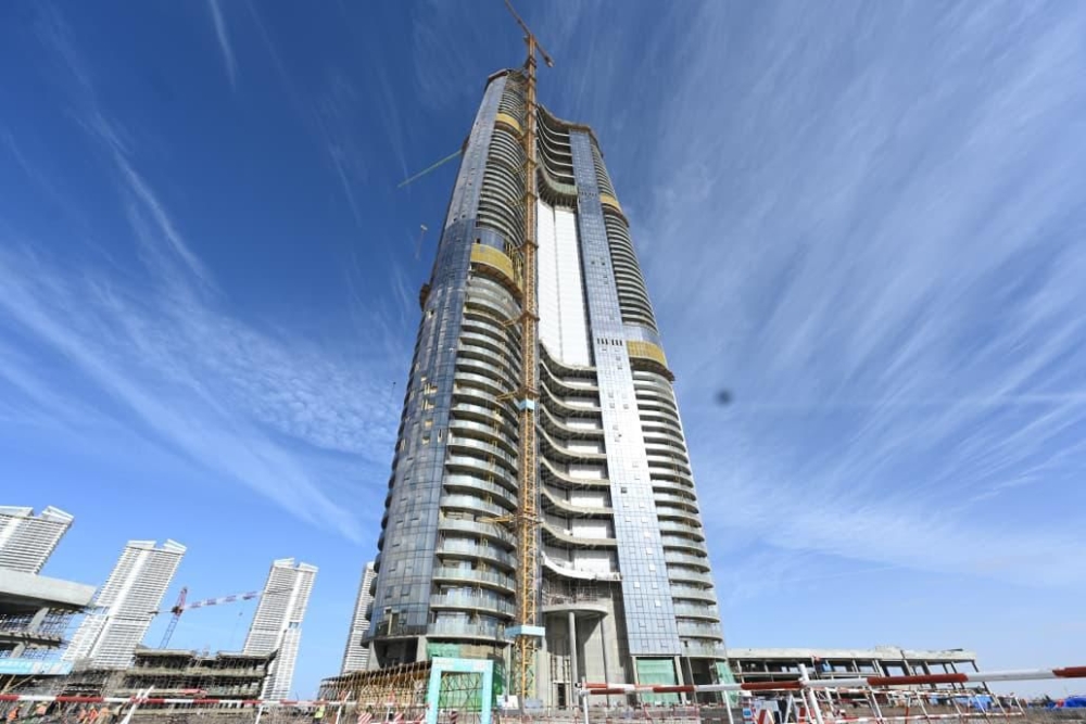 وزير الإسكان يتابع موقف تنفيذ أبراج “الداون تاون” بمدينة العلمين الجديدة