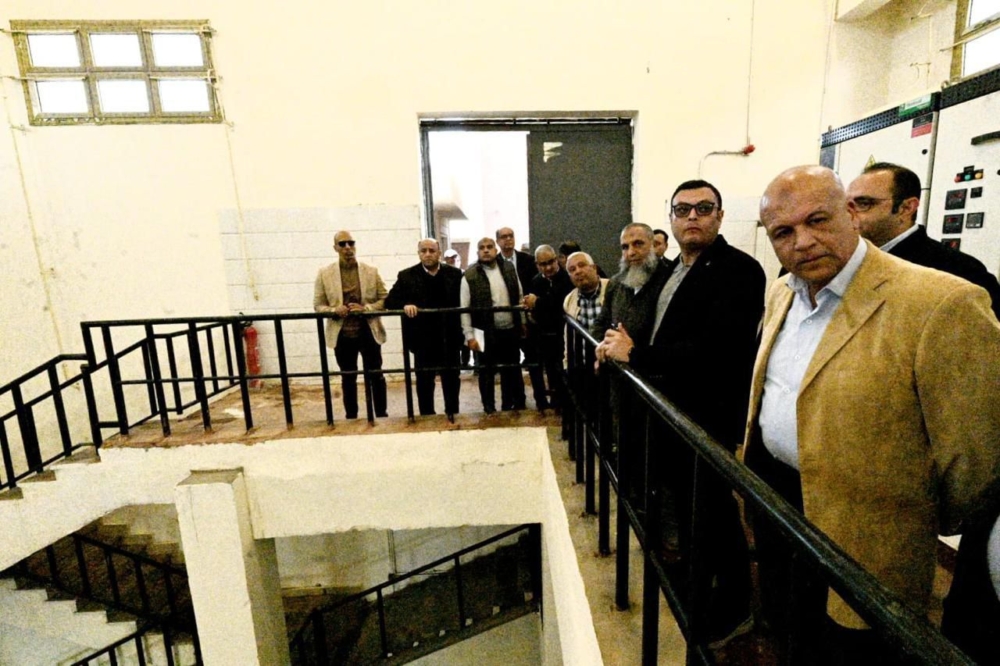 وزير الإسكان يتفقد مشروع الإسكان المتوسط وأعمال تطوير الطرق ومحطة رفع مياه بمدينة ٦ أكتوبر