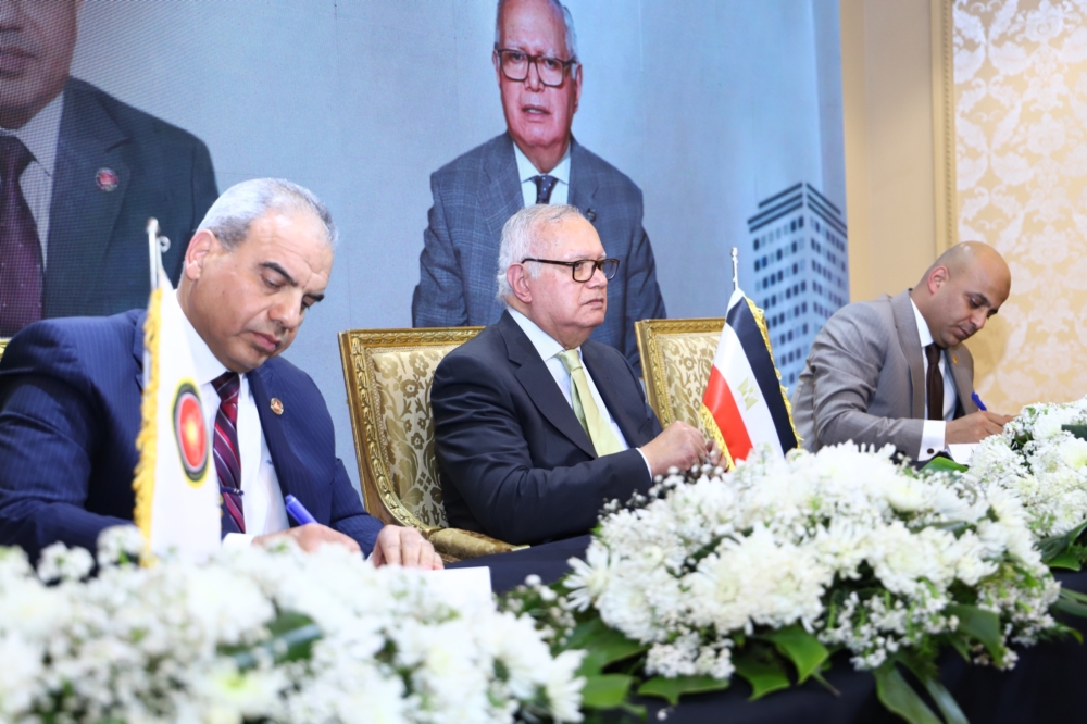 “العرابي و “البارودي” يوقعان برتوكول تعاون لدعم الإسكان التعاوني والتنمية العمرانية في أفريقيا وآسيا