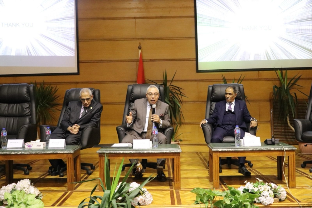 بحوث الإسكان والبناء يناقش مؤشرات قياس الأداء في المدن المستدامة الذكية