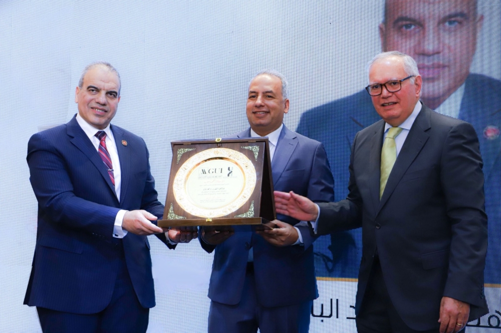 العرابي يكّرم الرئيس التنفيذي لاتحاد المستثمرين الأفرو- آسيوي