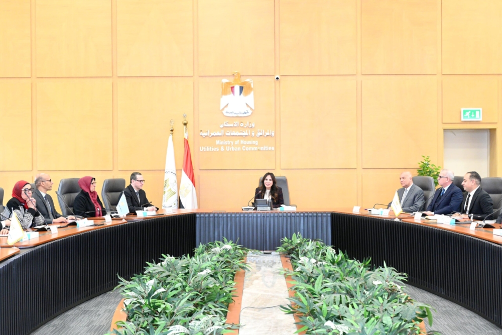 الاسكان تستعرض ملفات تقنين أوضاع الأراضي المضافة لـ 6 مدن جديدة