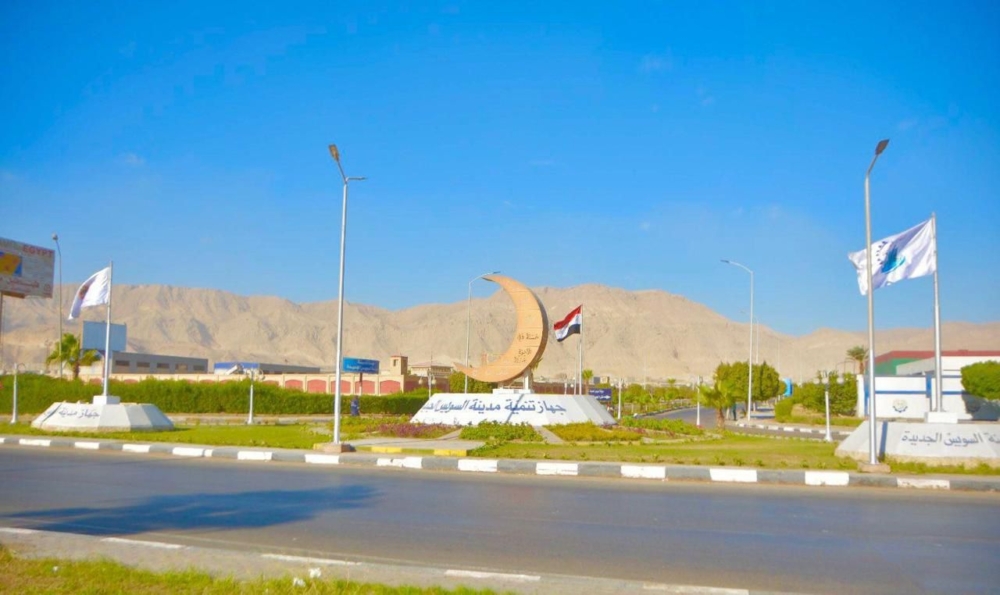 وزيرة الاسكان تستعرض مشروعات السويس الجديدة