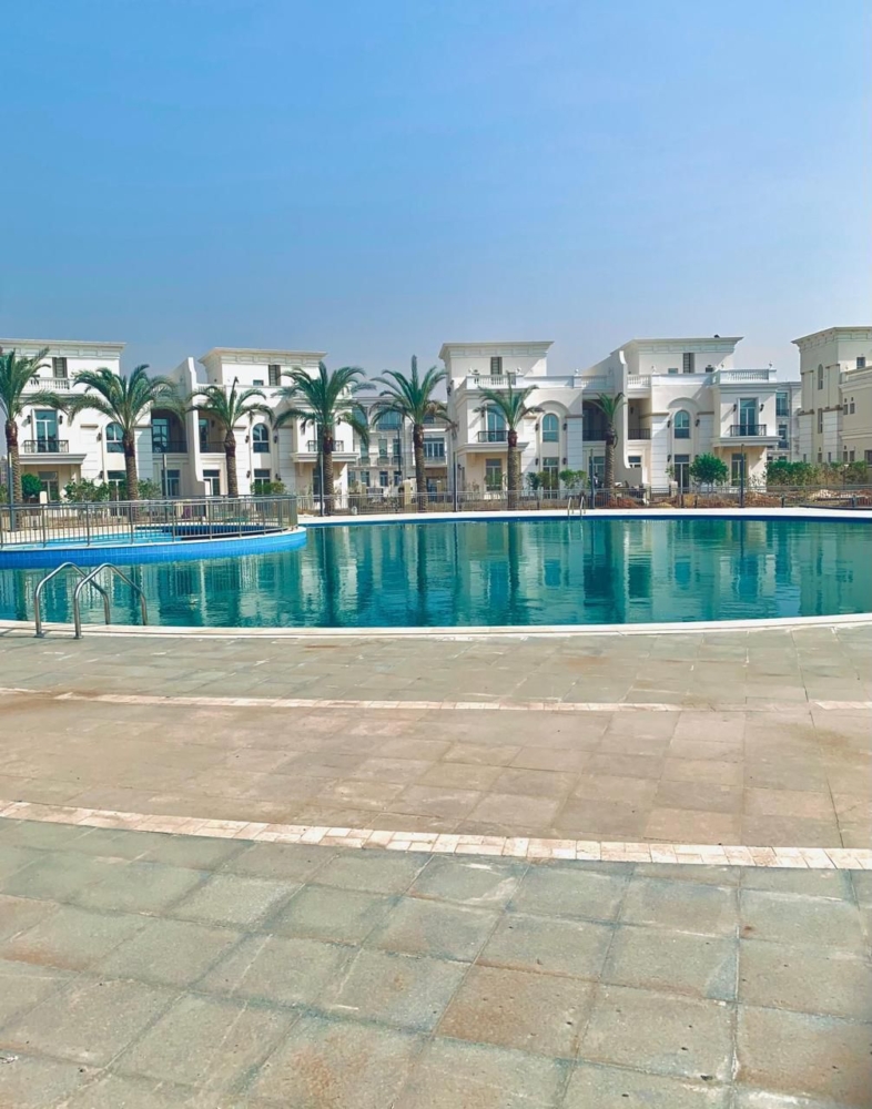 وزيرة الإسكان تتابع سير العمل بالحدائق المركزية “النهر الأخضر” والحي السكني الخامس بالعاصمة  الجديدة