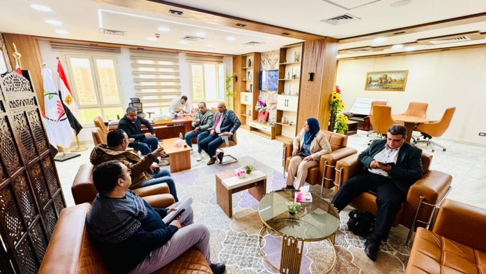 مسئولو الإسكان يبحثون ملف تقنين أراضي العبور الجديدة