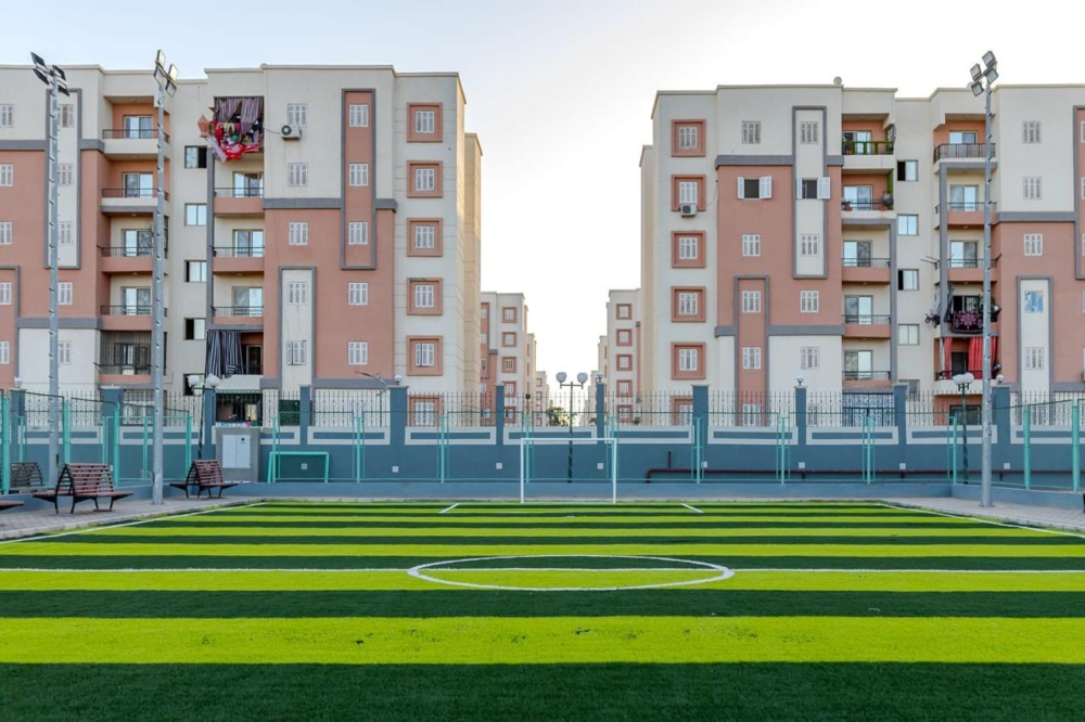 الانتهاء من تنفيذ مجمع رياضي متكامل على مساحة 10 آلاف متر مربع بالعبور الجديدة (صور)