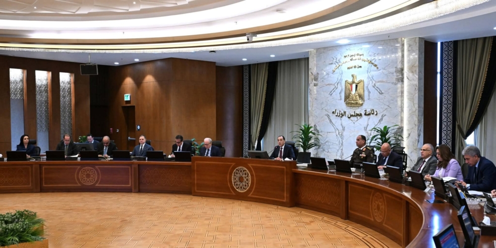أبرزها غلق المحال 9 مساء وإيقاف إنارة الإعلانات.. أهم قرارات مجلس الوزراء في اجتماع اليوم