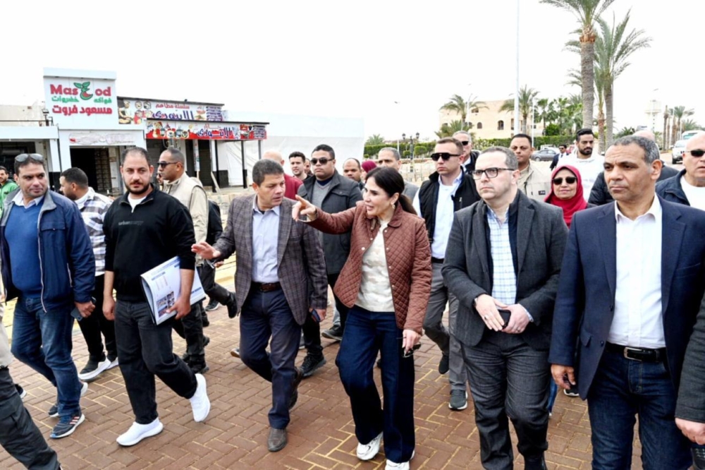 وزيرة الإسكان تتفقد المشروعات الجاري تنفيذها وأعمال التطوير بقرى مارينا