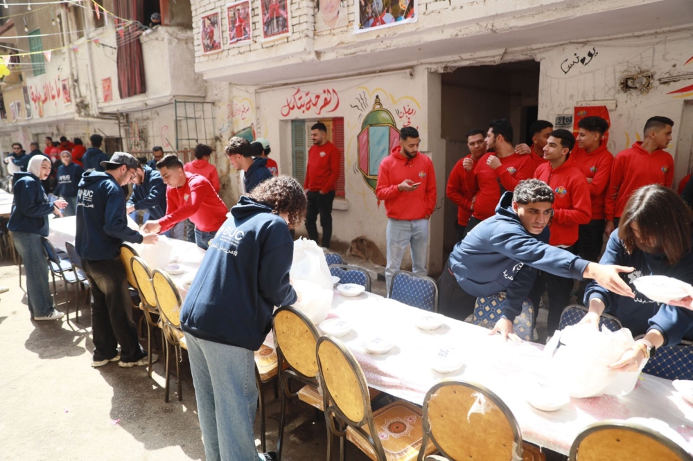 طلاب بجامعة بدر يشاركون في فاعليات مائدة الإفطار السنوى بالمطرية (صور)