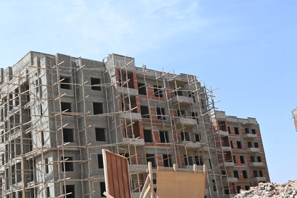 تفاصيل تنفيذ 5 ألاف وحدة سكنية وتجارية بمشروع روضة العبور 